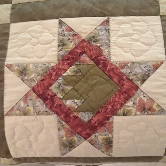 Authentic Hand-stitched Kutztown Amish Quilt - Queen Size - Picture 10 of 16